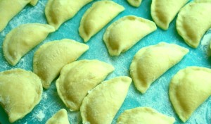 Quarkmaultaschen mit Johannisbeersoße